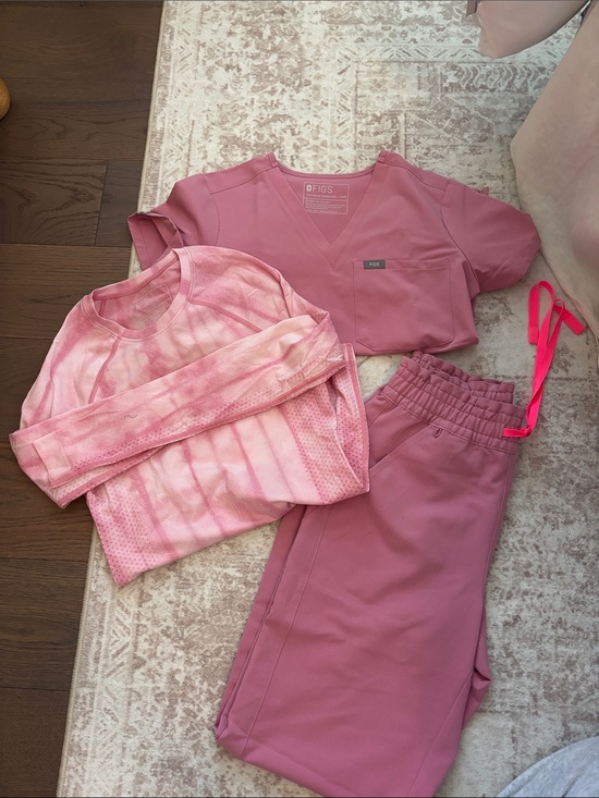 Figs Pants - FIGS Pink Scrub Set w/ matching underscrub